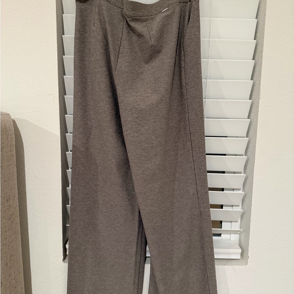 Vuori Elevation gray women’s trouser - Picture 2 of 4